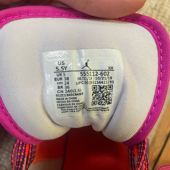 Air Jordan low tops EUC - Picture 4 of 6